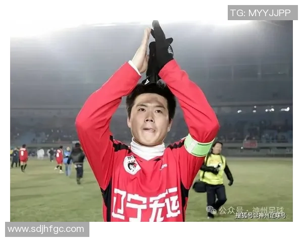 足球传奇闪耀赛场群英汇聚 全面解析球星风采与荣耀时刻